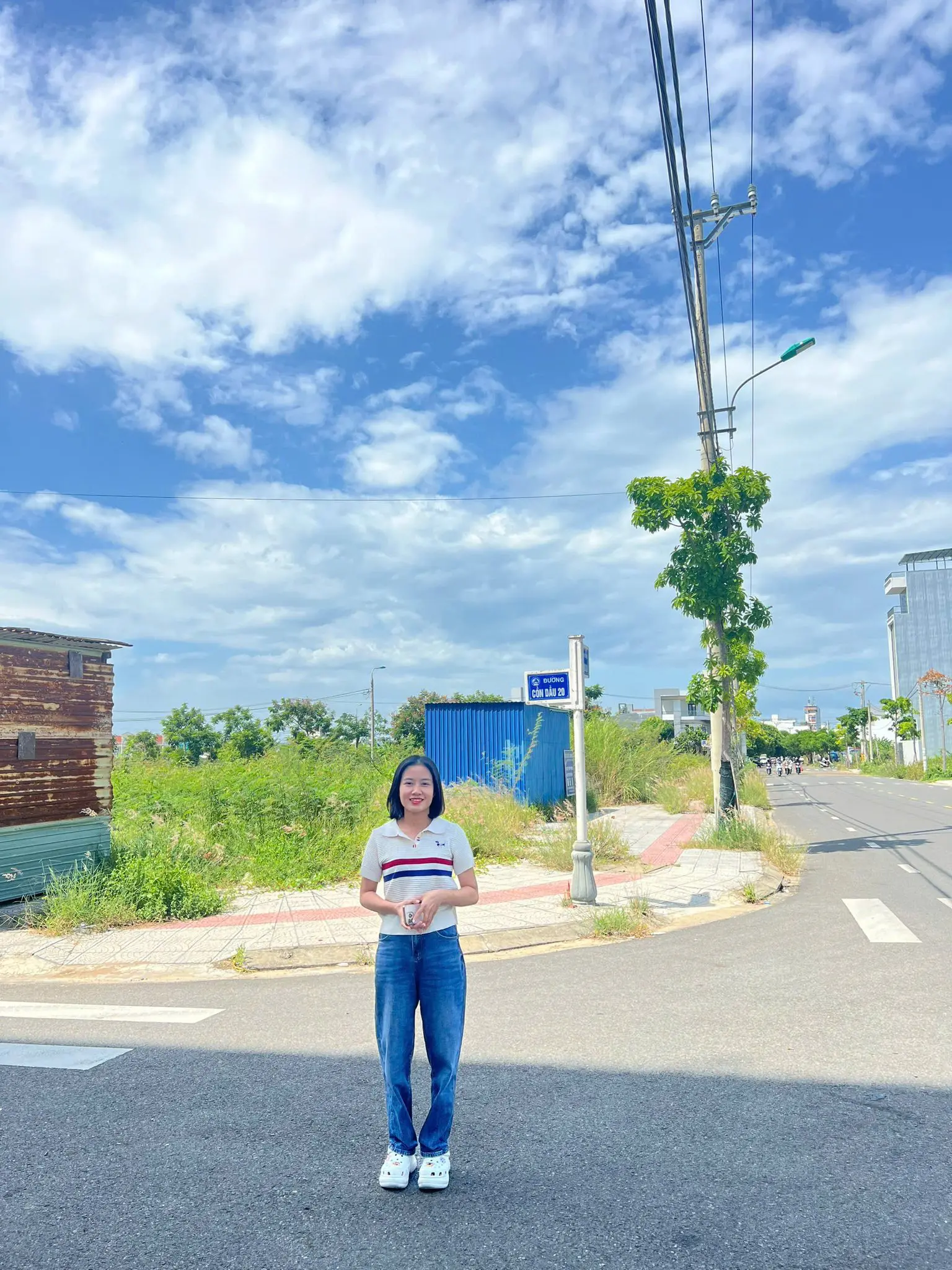 Đoàn Kim Nga đã có mặt trực tiếp tại Cồn Dầu - Hòa Xuân để cập nhật tất cả tin tưcs nóng nhất về sản phẩm đất nền này
