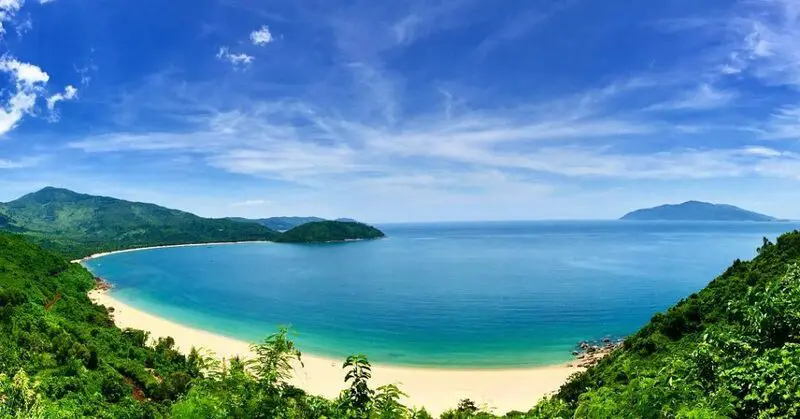Làng Vân Đà Nẵng chỉ toàn là bờ cát trắng cùng bãi biển dài dưới chân đèo hải vân