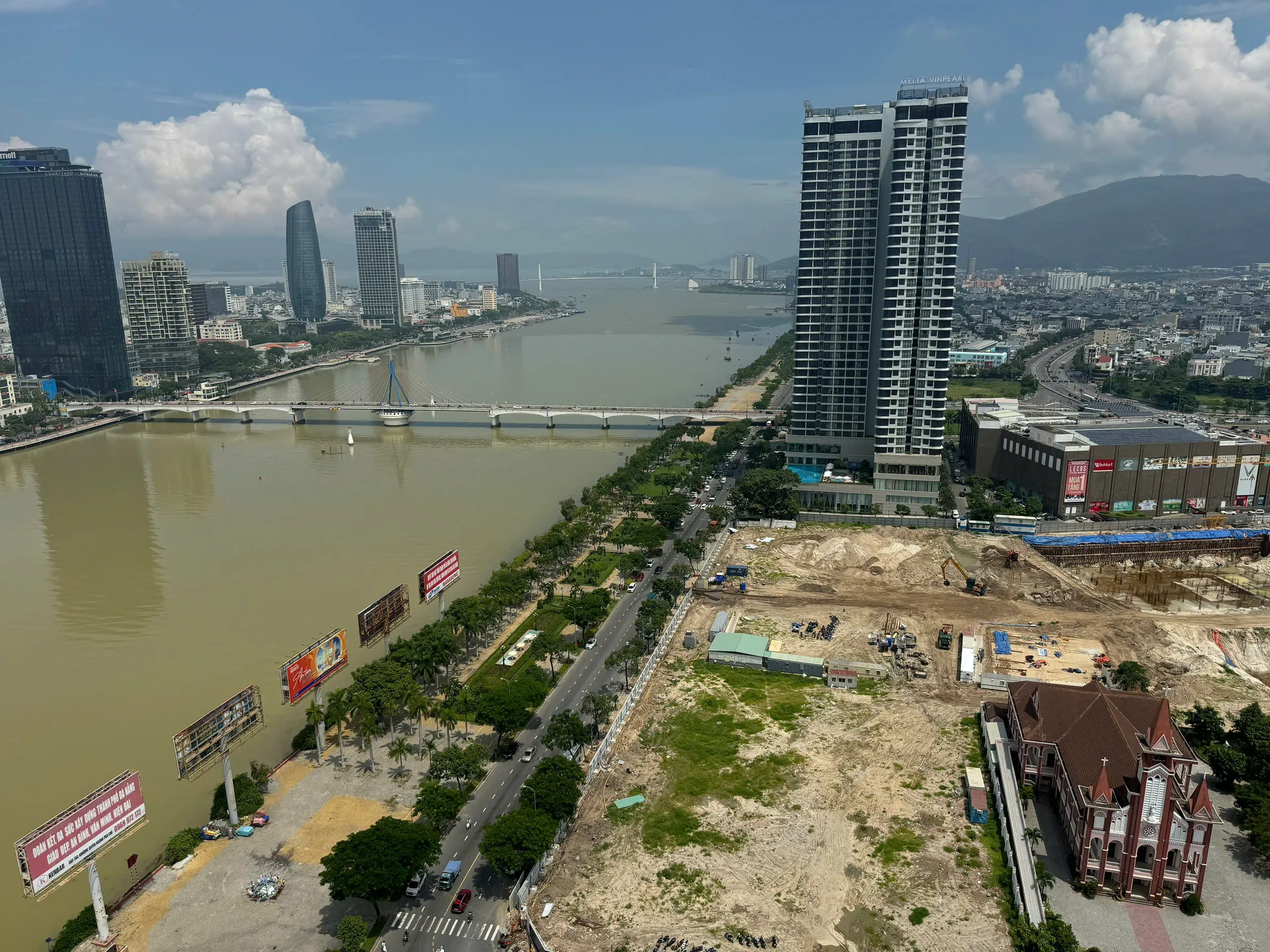 Ảnh chụp thực tế tiến độ thi công dự án căn hộ cao cấp Capital Square Đà Nẵng tháng 9/2025 (2)