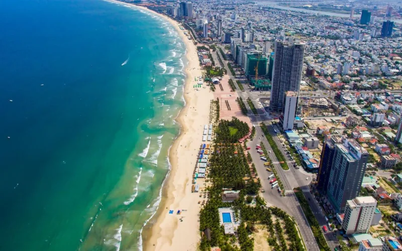 7 phút là đến Bãi biển Mỹ Khê.​