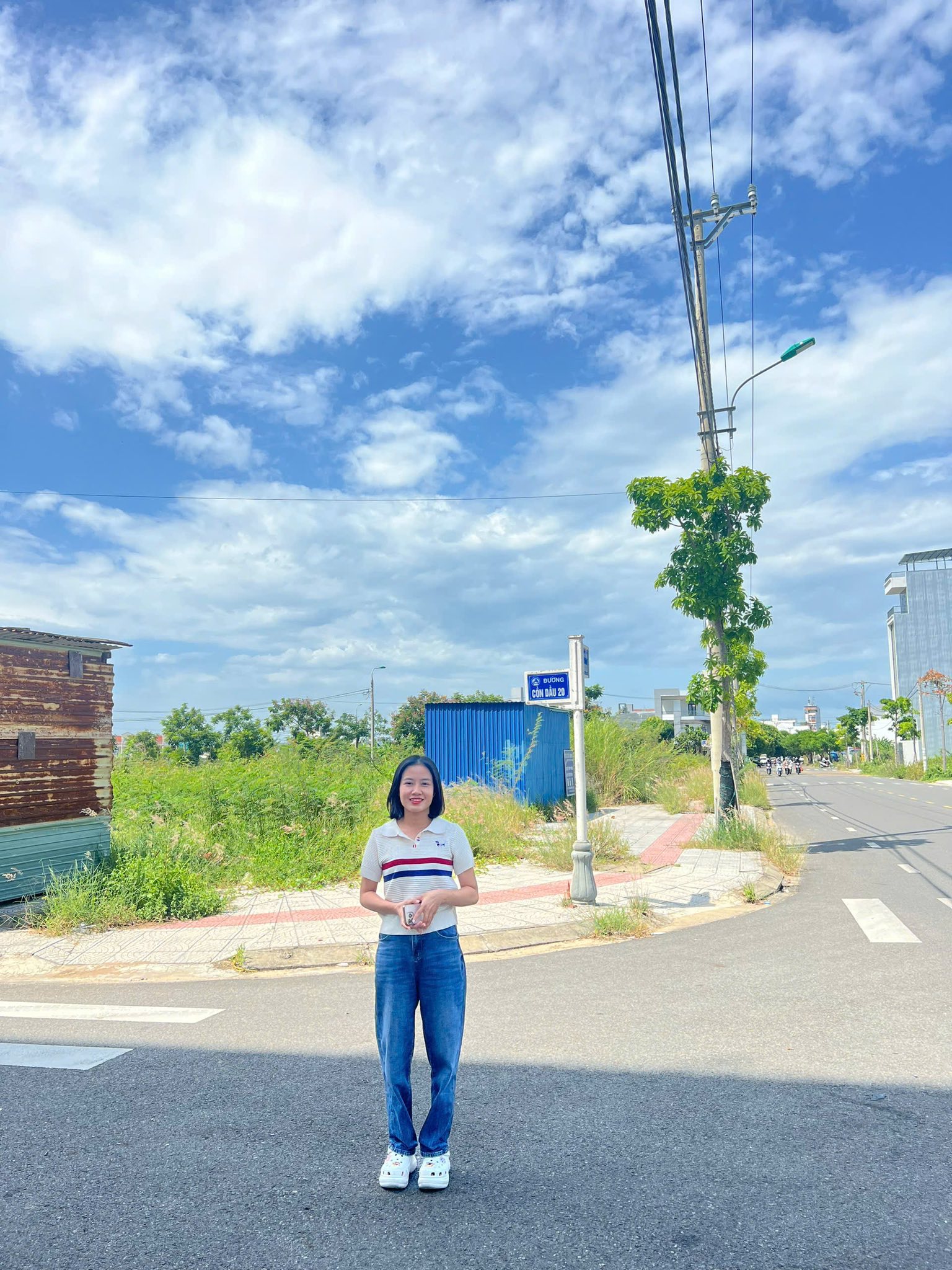 Đoàn Kim Nga đã có mặt trực tiếp tại Cồn Dầu - Hòa Xuân để cập nhật tất cả tin tưcs nóng nhất về sản phẩm đất nền này