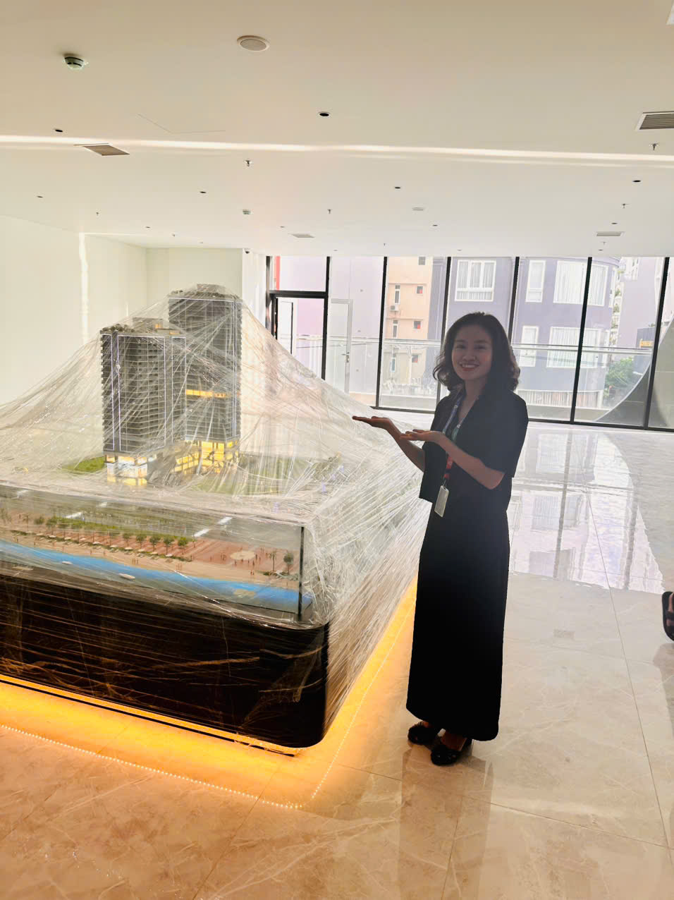 Đoàn Kim Nga đến trực tiếp dự án Time Square Đà Nẵng review căn hộ mẫu