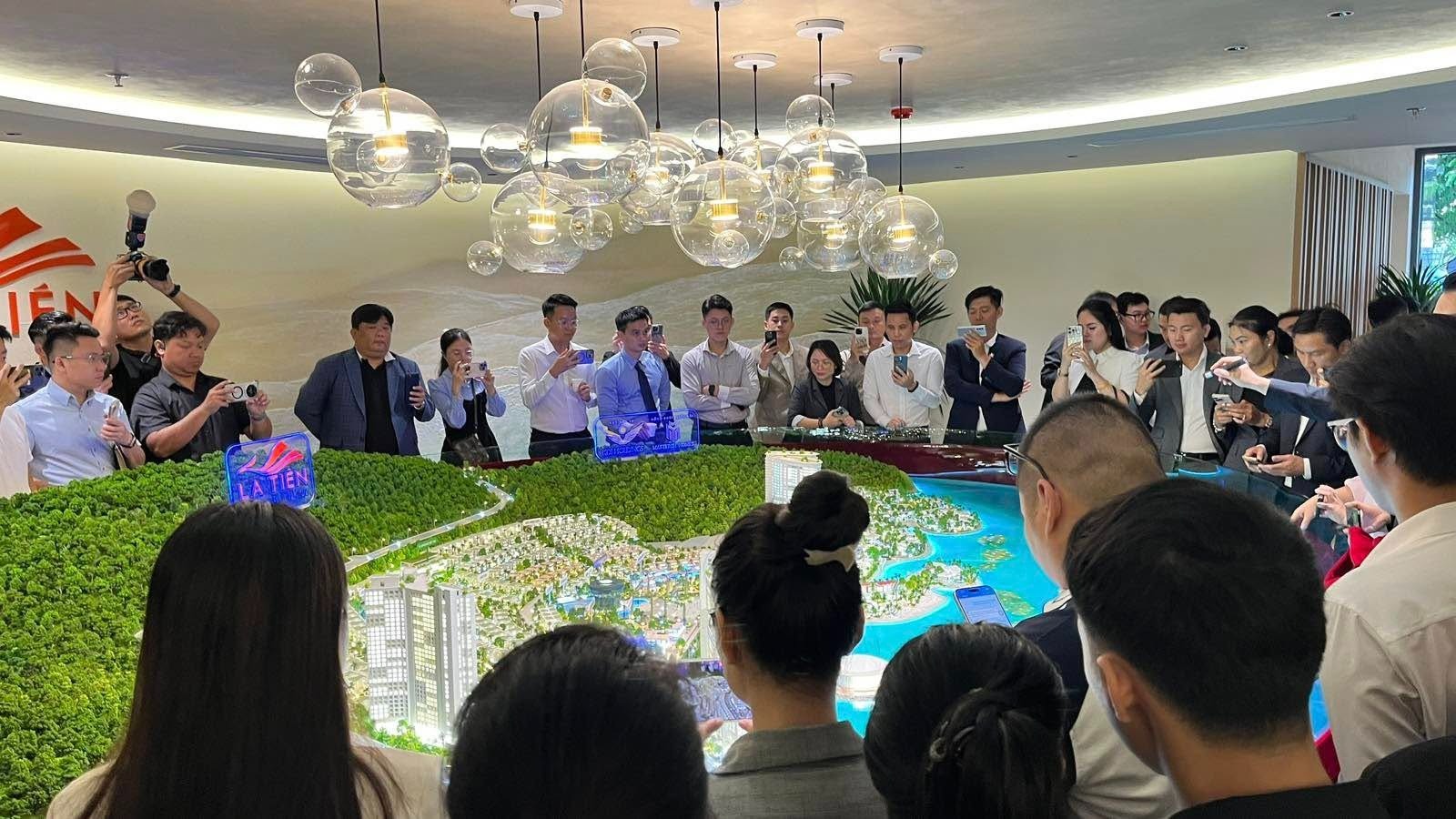 La Tiên Villa có vị trí đắc địa "tựa sơn hướng vịnh" hiếm có tại Nha Trang