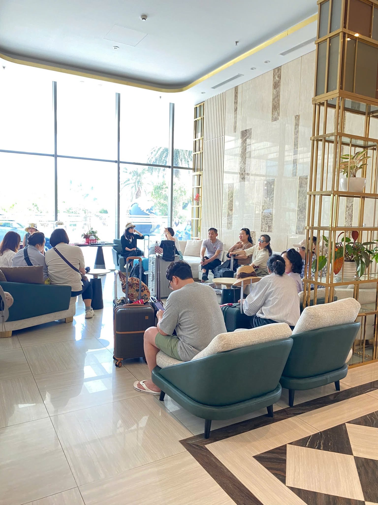 Hành khách tại sảnh toà D Wyndham Soleil